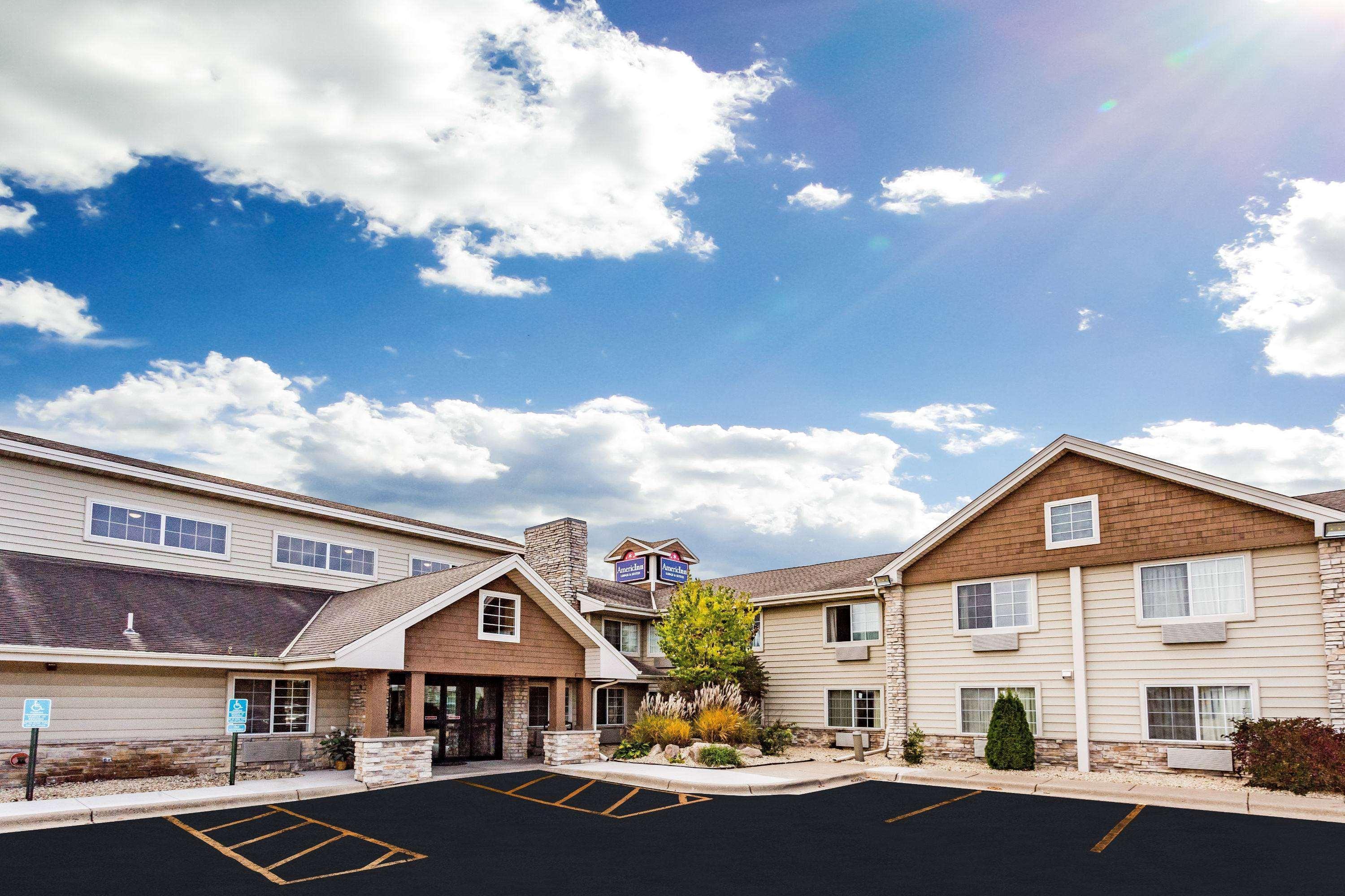 Americinn By Wyndham Hotel And Suites Long Lake Екстер'єр фото