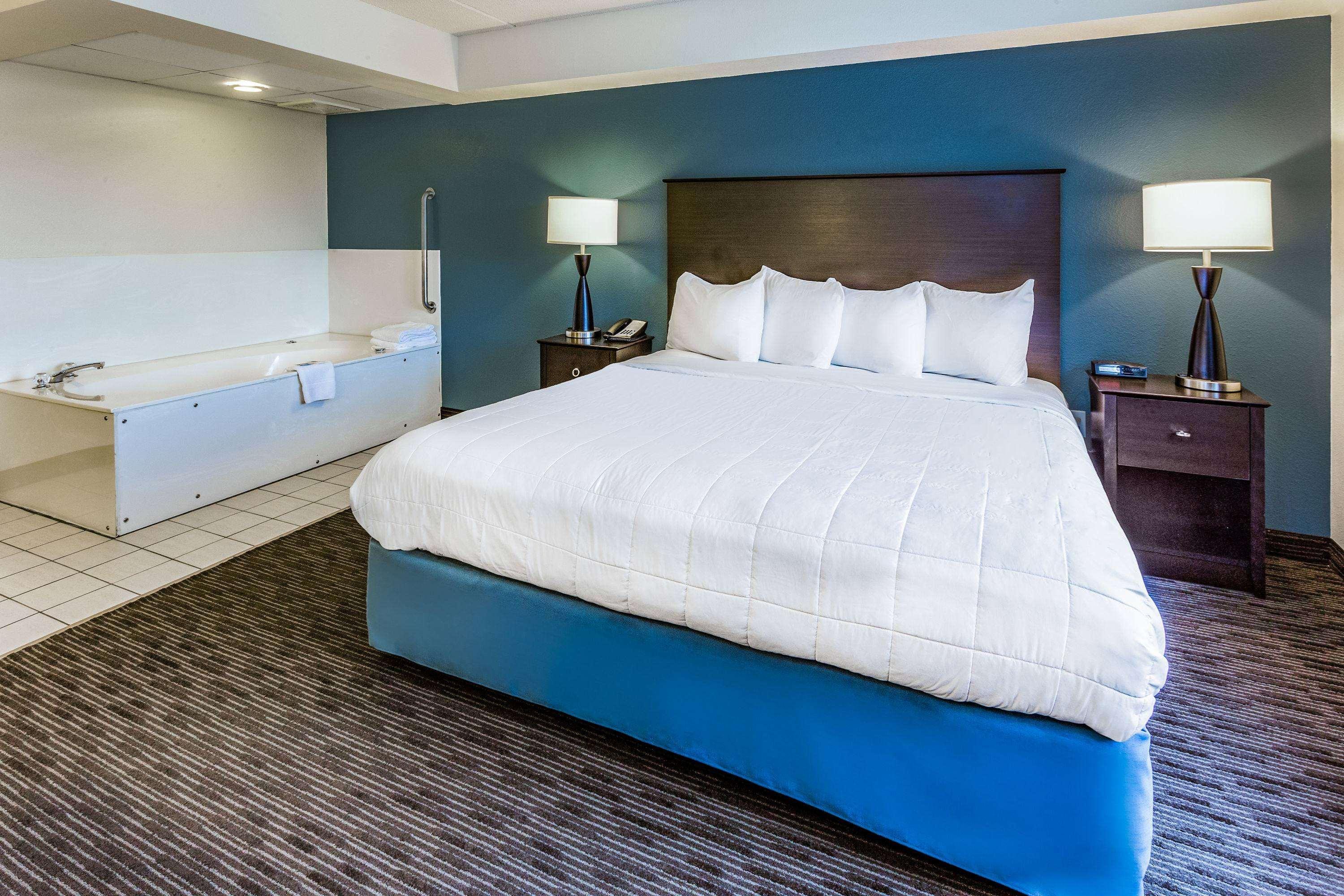 Americinn By Wyndham Hotel And Suites Long Lake Екстер'єр фото