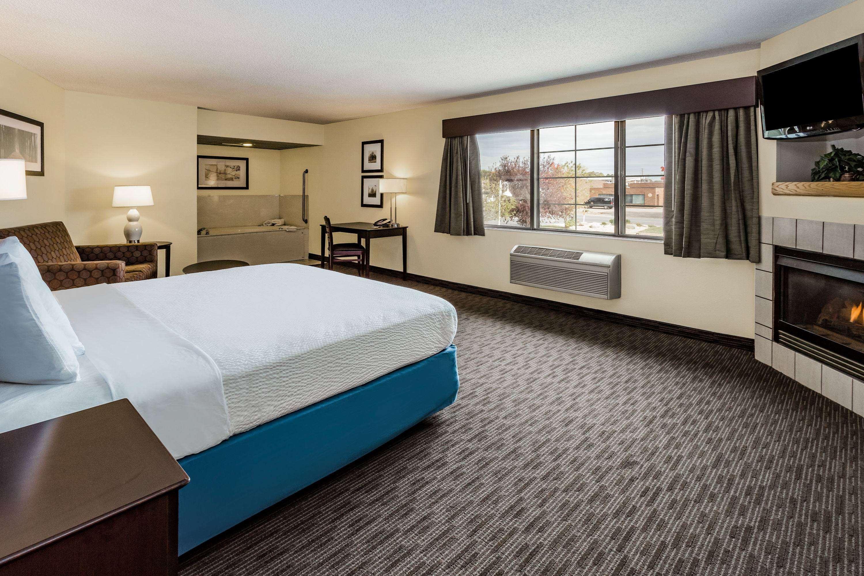 Americinn By Wyndham Hotel And Suites Long Lake Екстер'єр фото