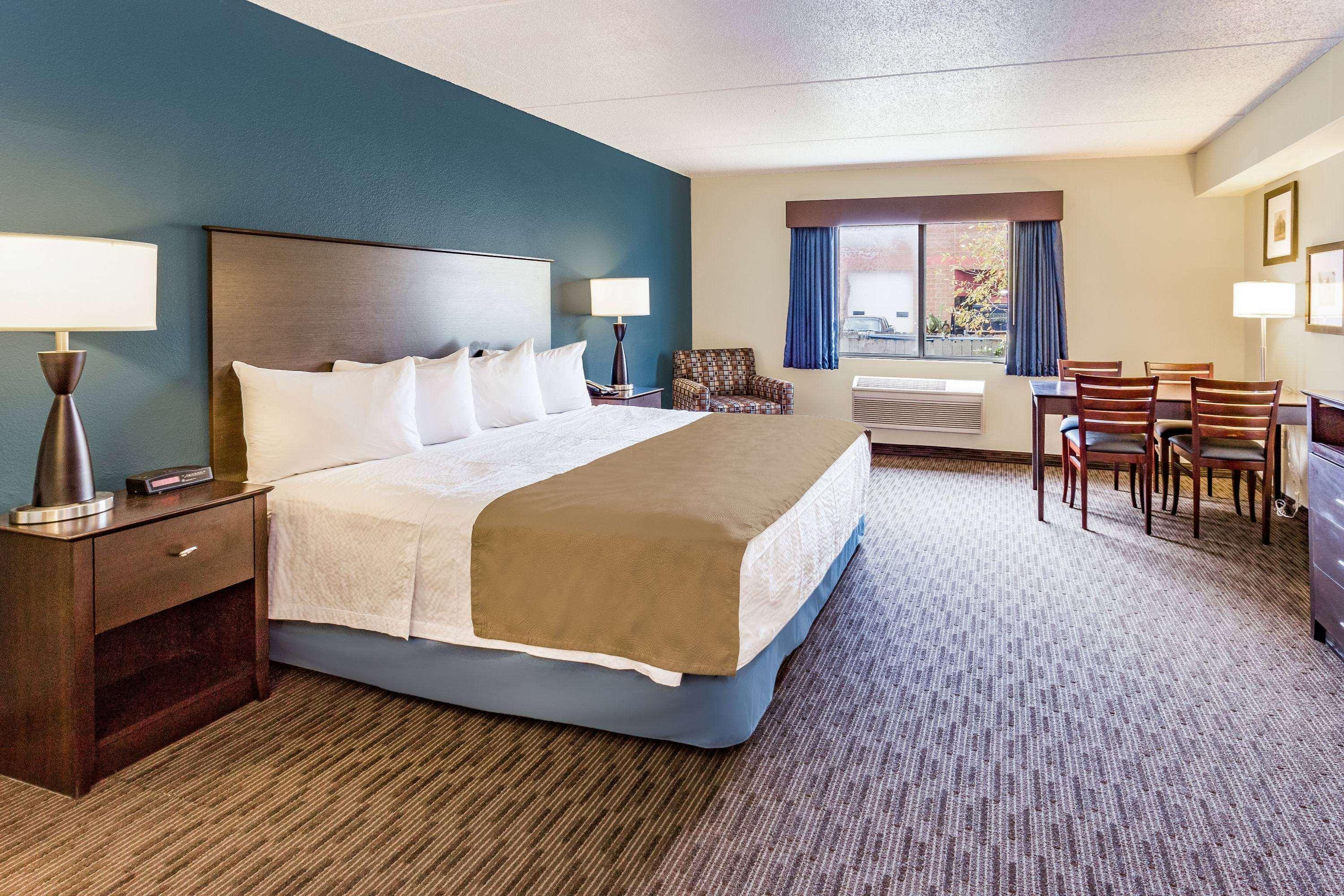 Americinn By Wyndham Hotel And Suites Long Lake Екстер'єр фото